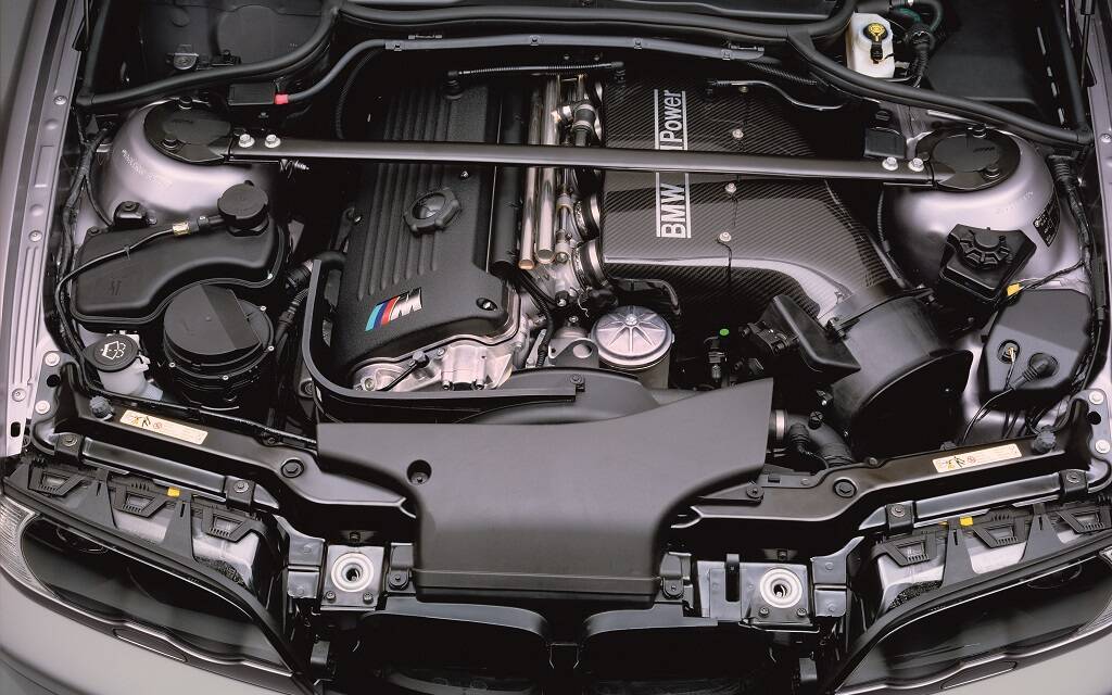 <p>Moteur S54 de la BMW M3 E46 CSL</p>