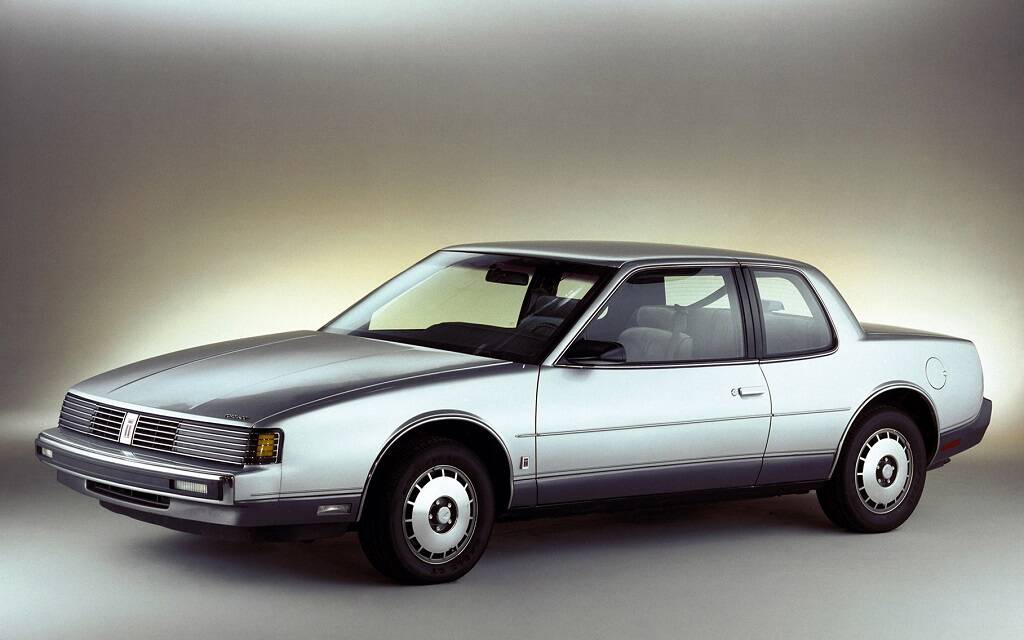 <p>Oldsmobile Toronado 1986 (quatrième génération)</p>