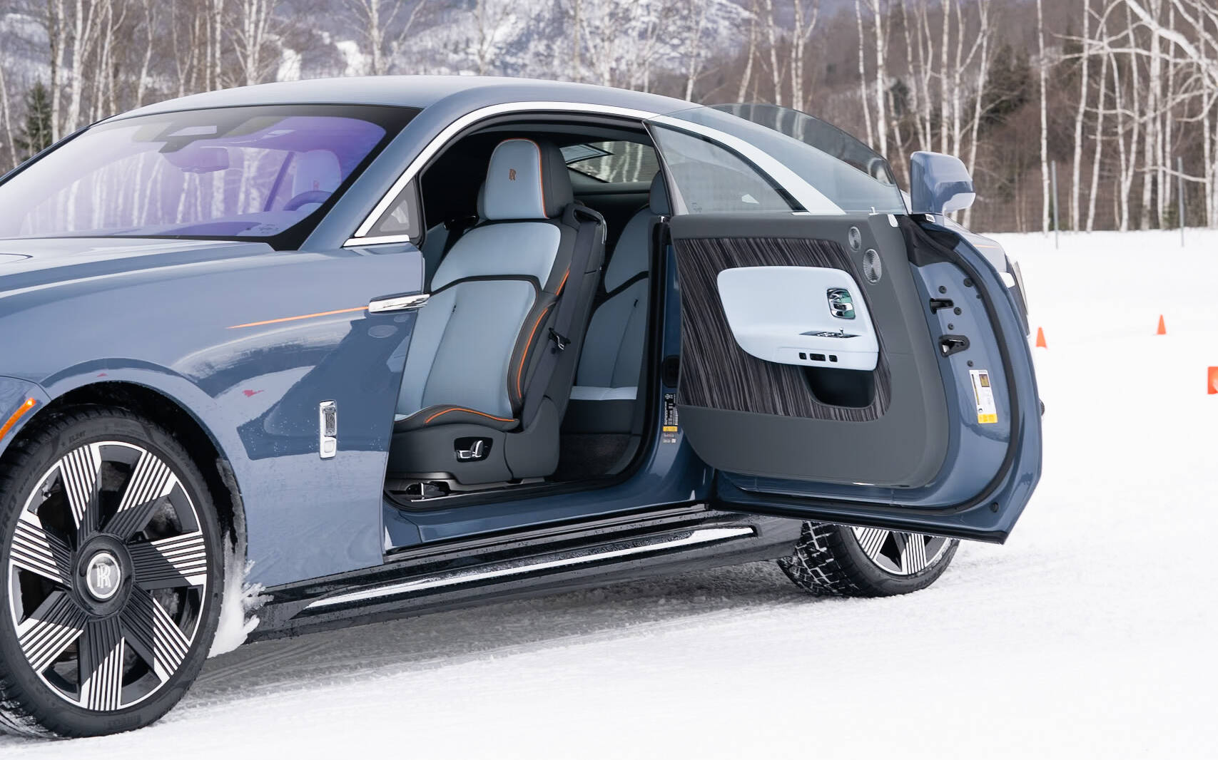 <p>Rolls-Royce Spectre</p>