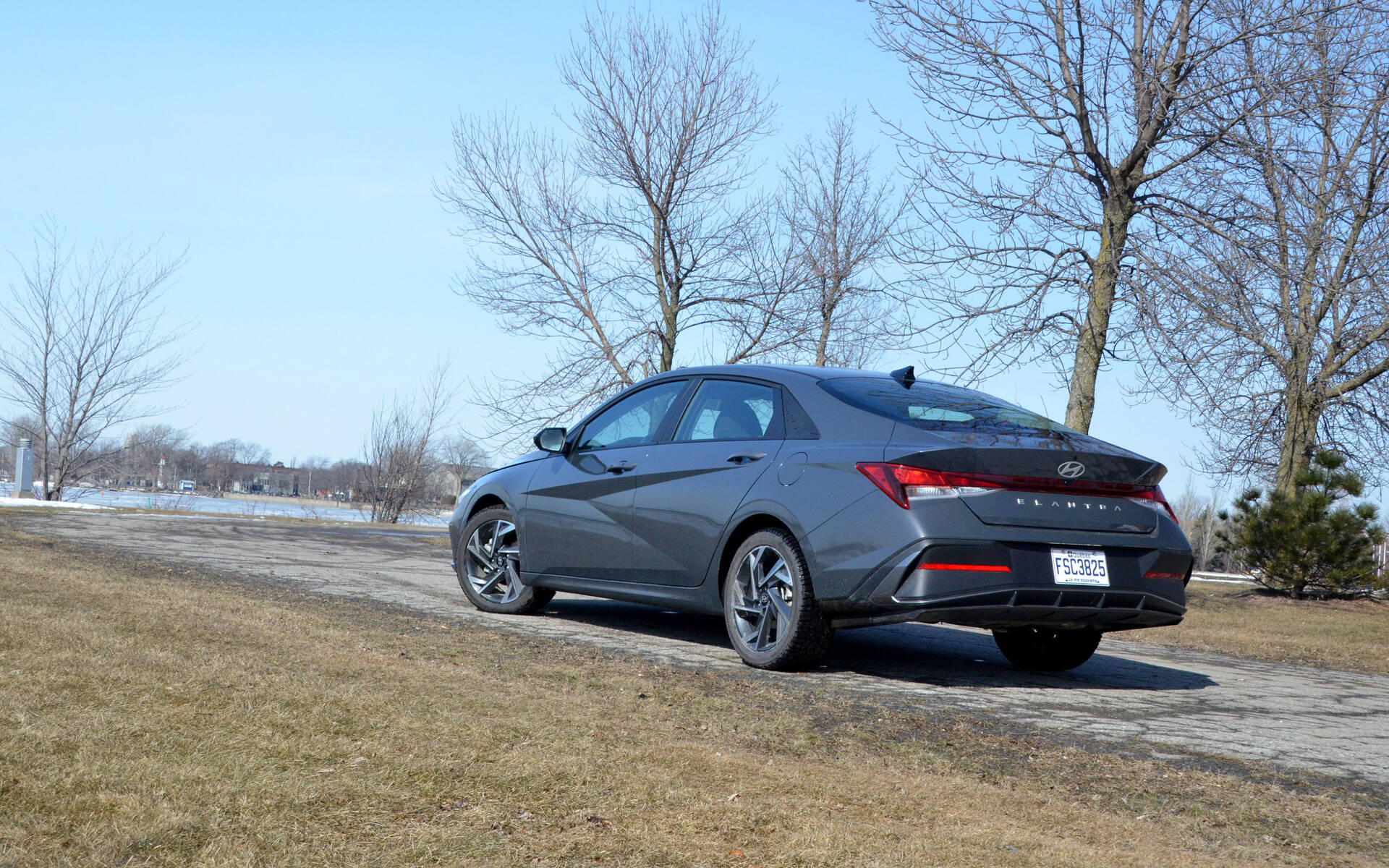 <p>Hyundai Elantra Preferred (avec l'ensemble Tech) 2024</p>