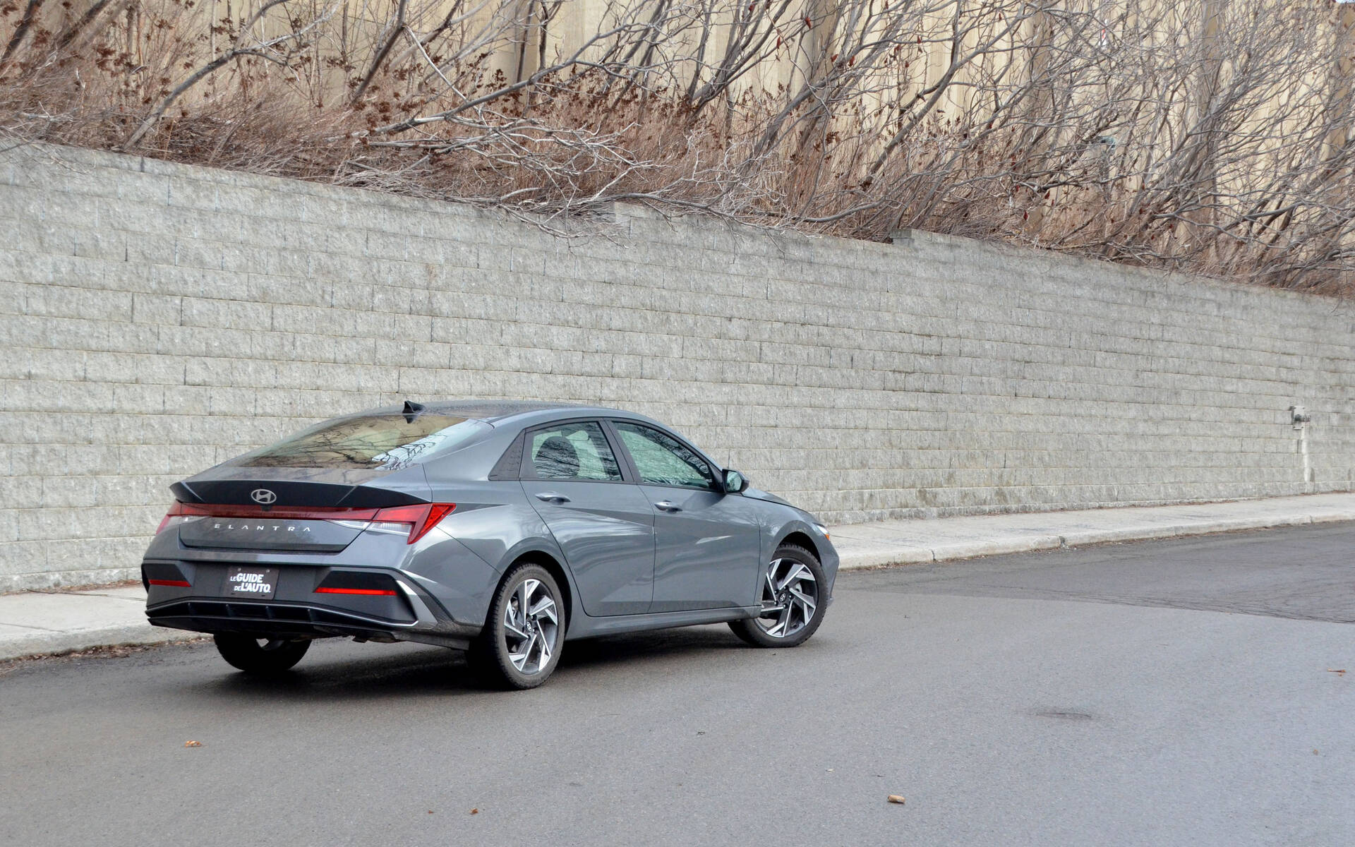 <p>Hyundai Elantra Preferred (avec l'ensemble Tech) 2024</p>