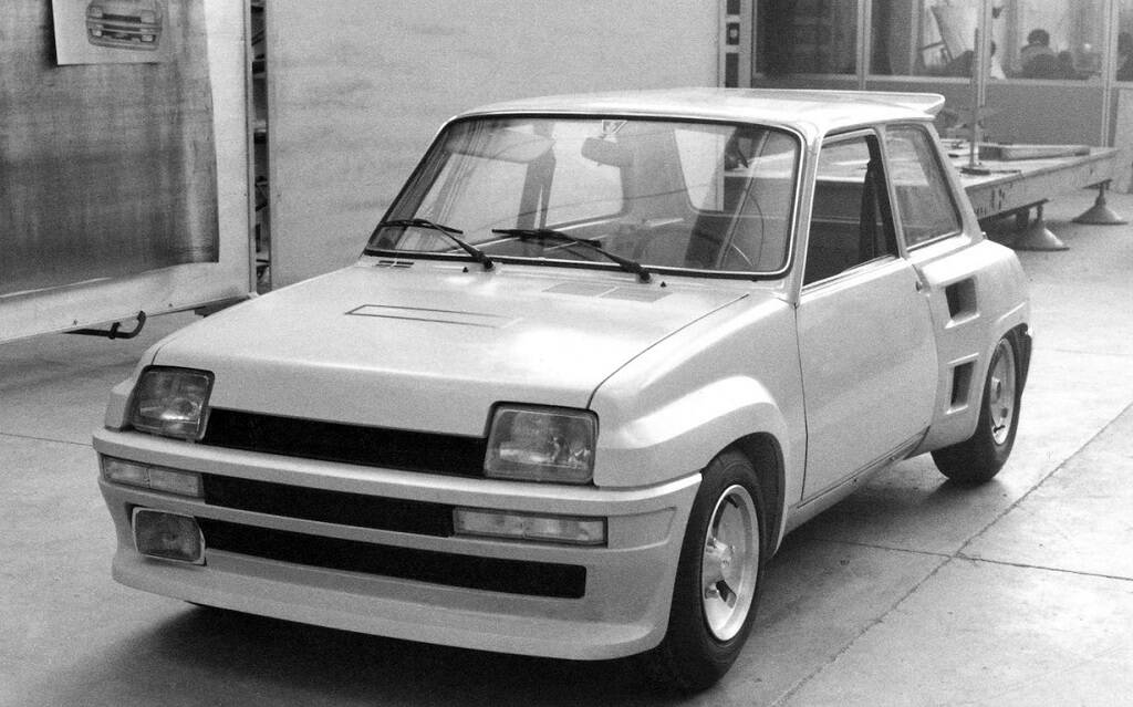 <p>Étude de style de la Renault 5 Turbo</p>