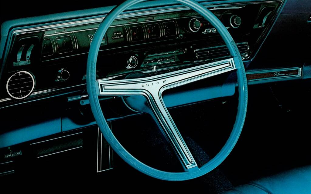 <p>Intérieur de la Buick Riviera 1966</p>
