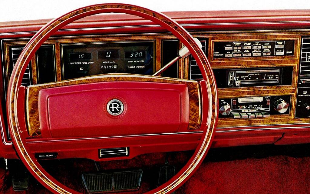 <p>Planche de bord de la Buick Riviera 1979</p>