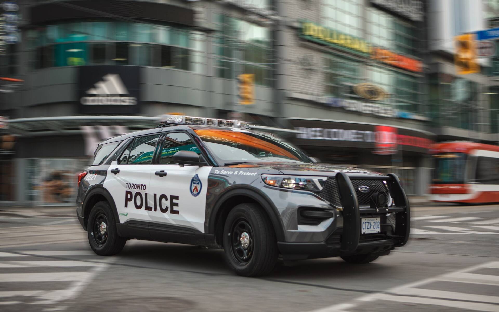 Vol de voiture : la police de Toronto conseille… de ne pas cacher vos clés ? 611824-vol-de-voiture-la-police-de-toronto-conseille-de-ne-pas-cacher-vos-cles