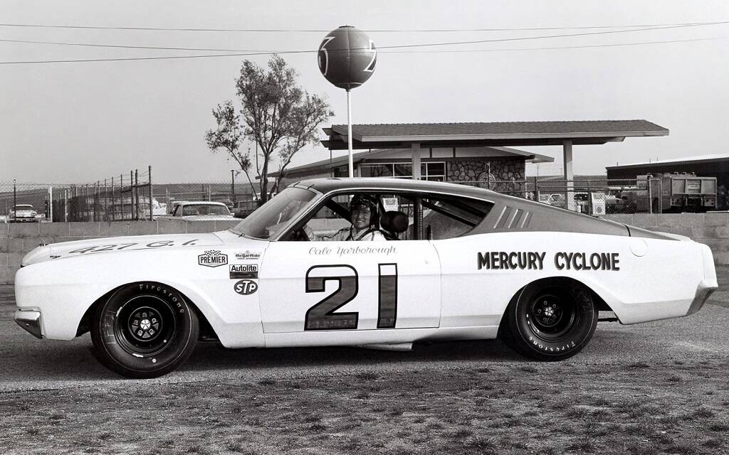 <p>Mercury Cyclone 1968 de NASCAR (avec Cale Yarborough au volant)</p>