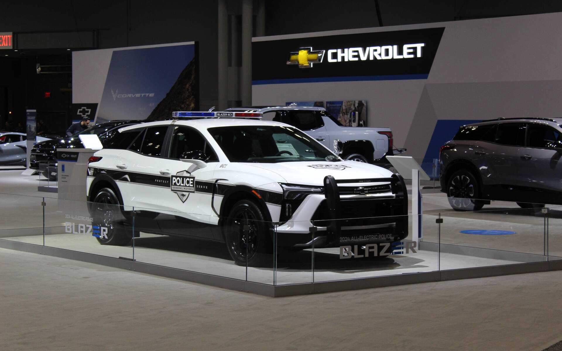 <p>Chevrolet Blazer EV avec ensemble de police</p>