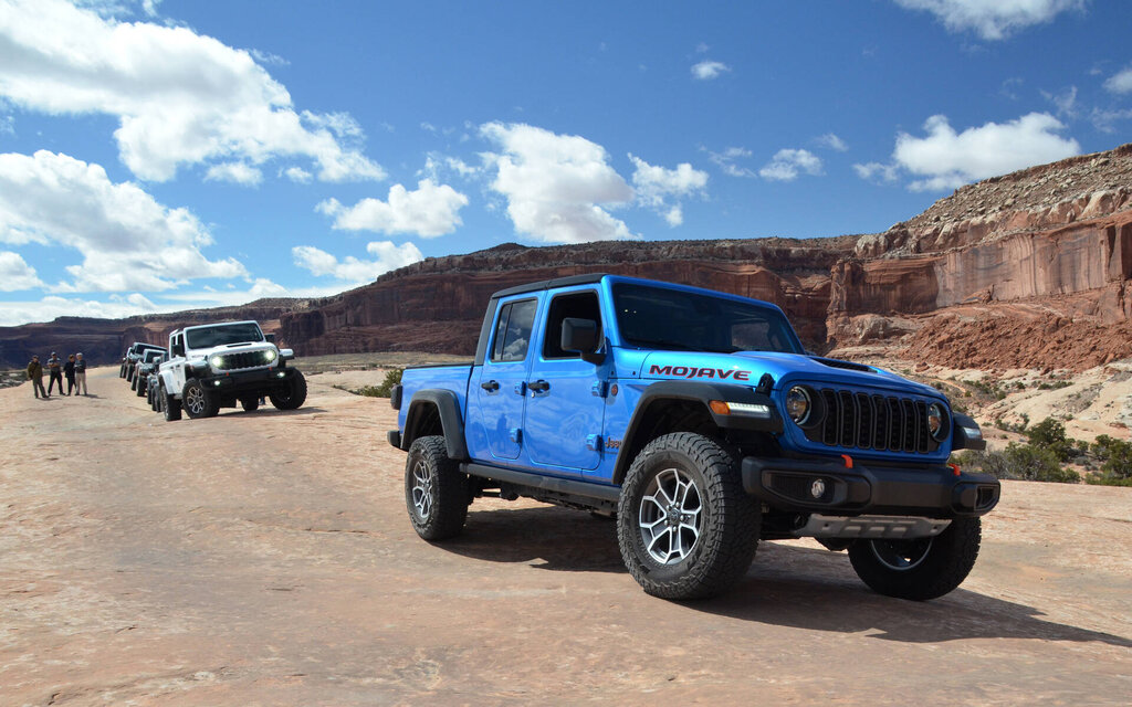Jeep Gladiator 2024 : mieux ficelé pour le quotidien et agile hors route ! 613731-jeep-gladiator-2024-mieux-ficele-pour-le-quotidien-et-toujours-aussi-agile-en-hors-route