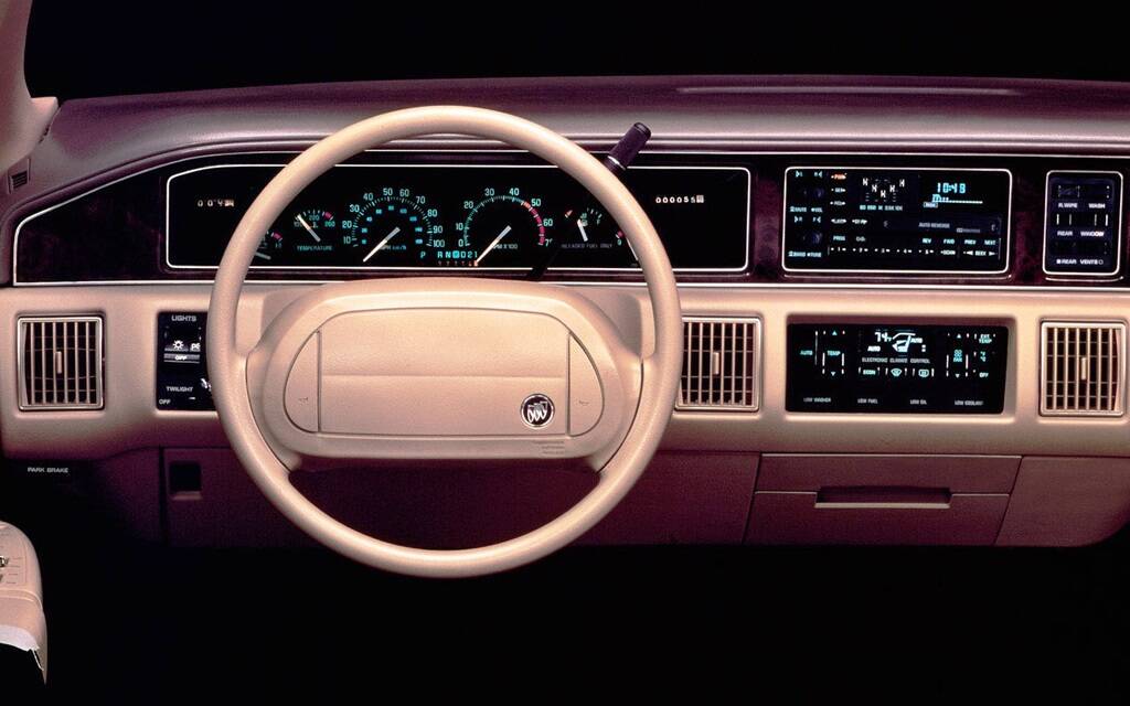 <p>Buick Roadmaster 1992</p>