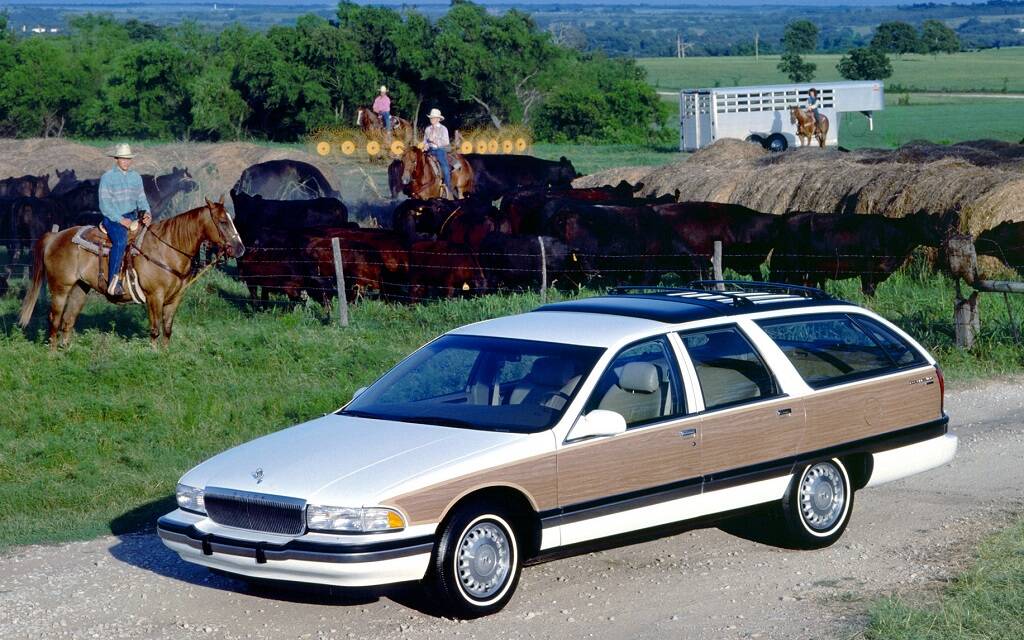 <p>Buick Roadmaster 1995</p>