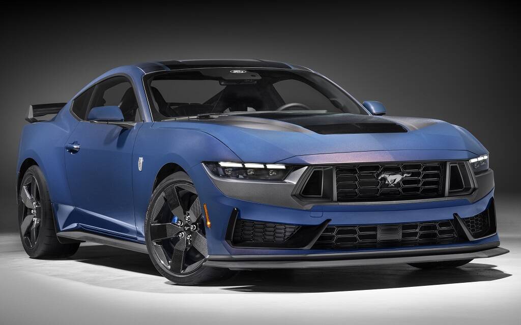 <p>2024 Ford Mustang Dark Horse</p>