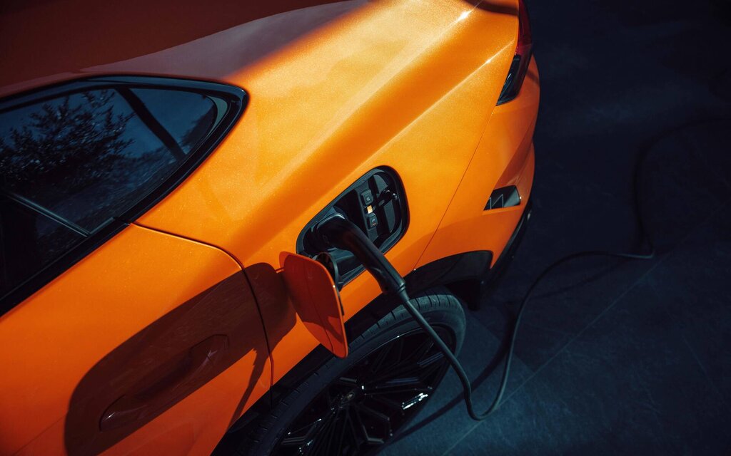 Le Lamborghini Urus devient hybride rechargeable avec 789 chevaux 617118-le-lamborghini-urus-devient-hybride-rechargeable-avec-789-chevaux