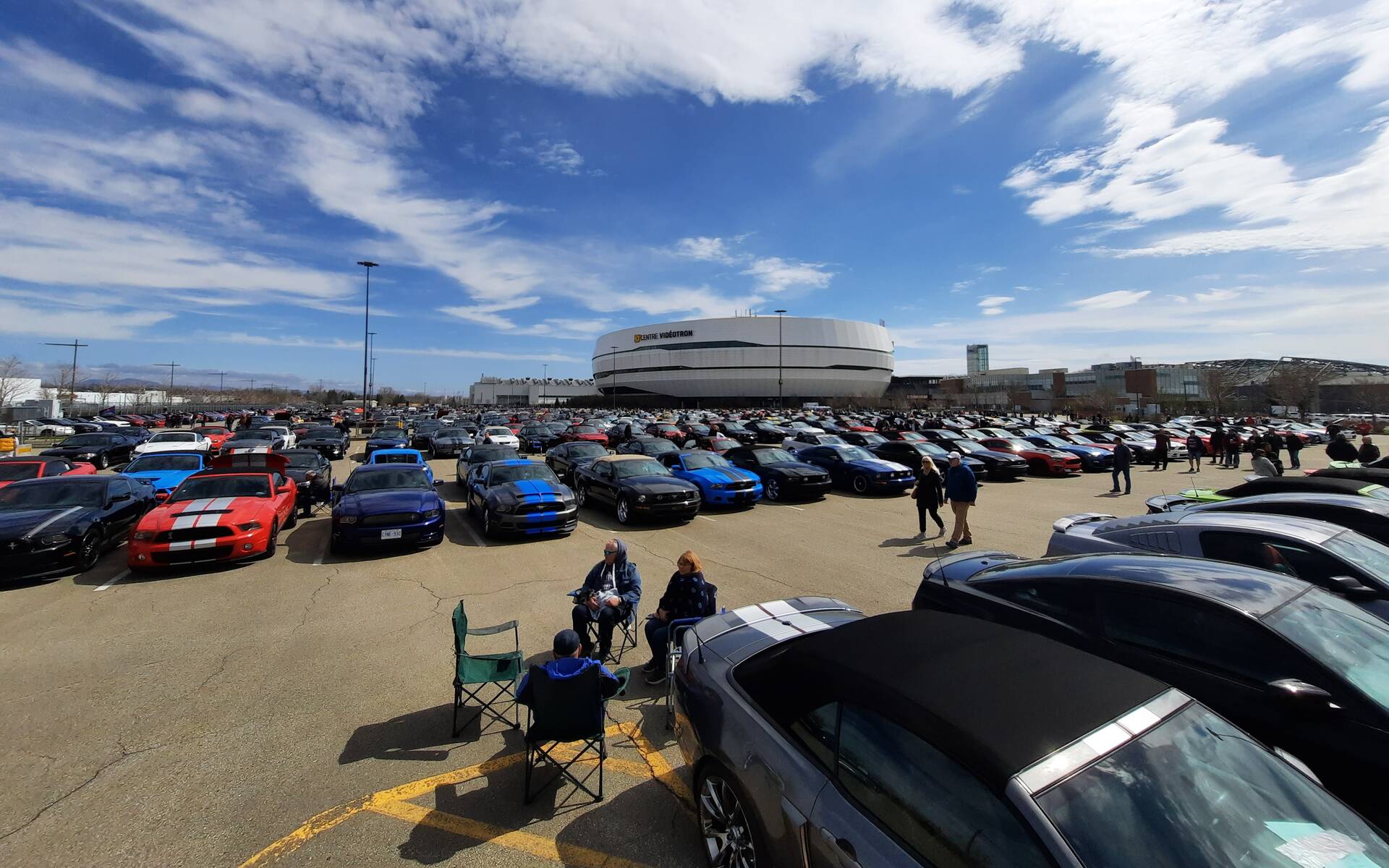 Les Québécois s’unissent pour le plus long convoi de Ford Mustang au monde 618125-les-quebecois-s-unissent-pour-le-plus-long-convoi-de-ford-mustang-au-monde