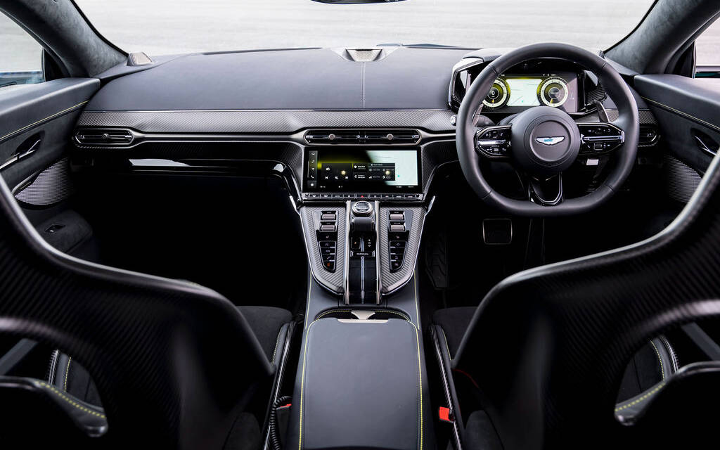 <p>Aston Martin Vantage 2025</p>