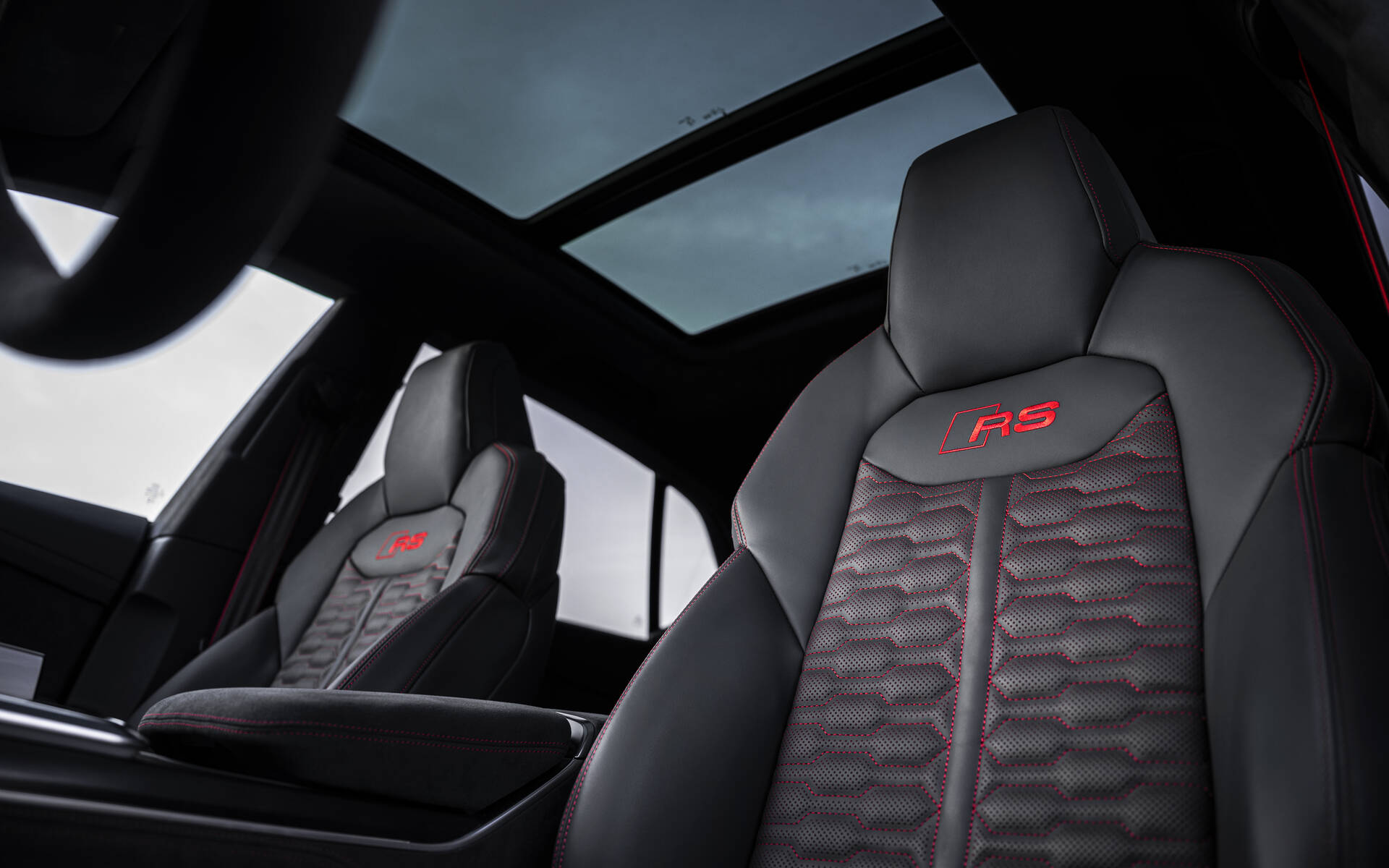 <p>Audi RS Q8 performance</p>