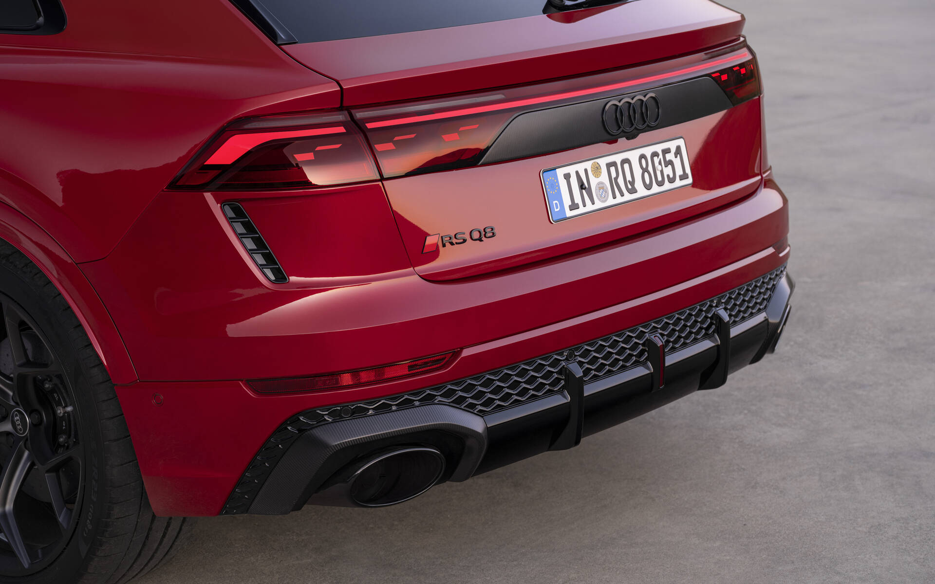 <p>Audi RS Q8 performance</p>