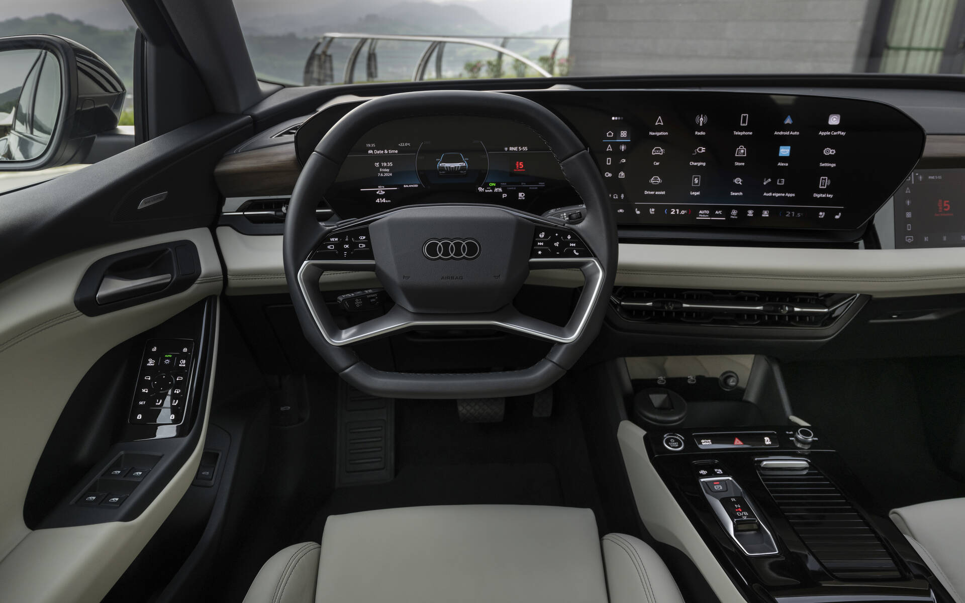 <p>Audi Q6 e-tron 2025</p>