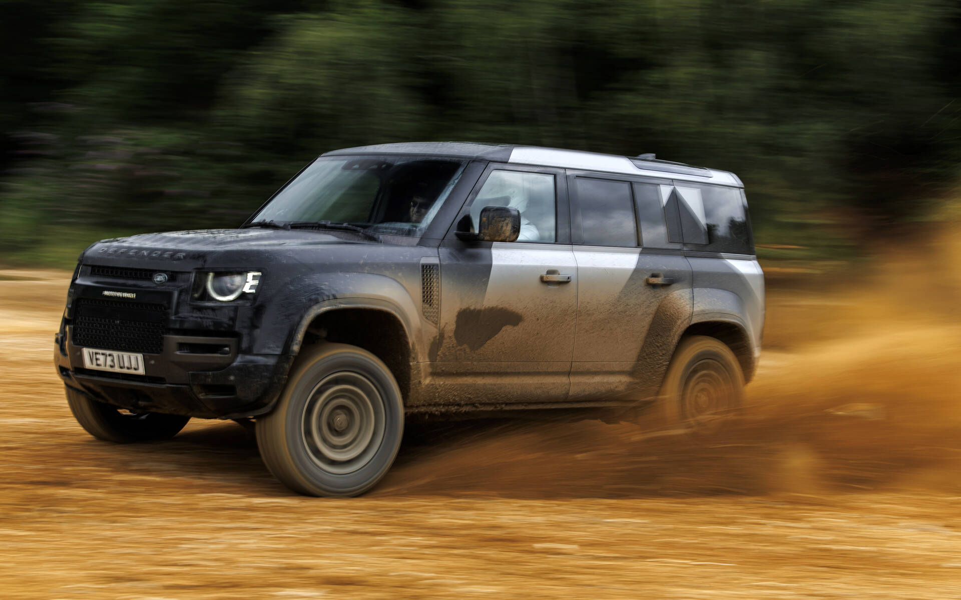 <p>JLR Defender OCTA</p>