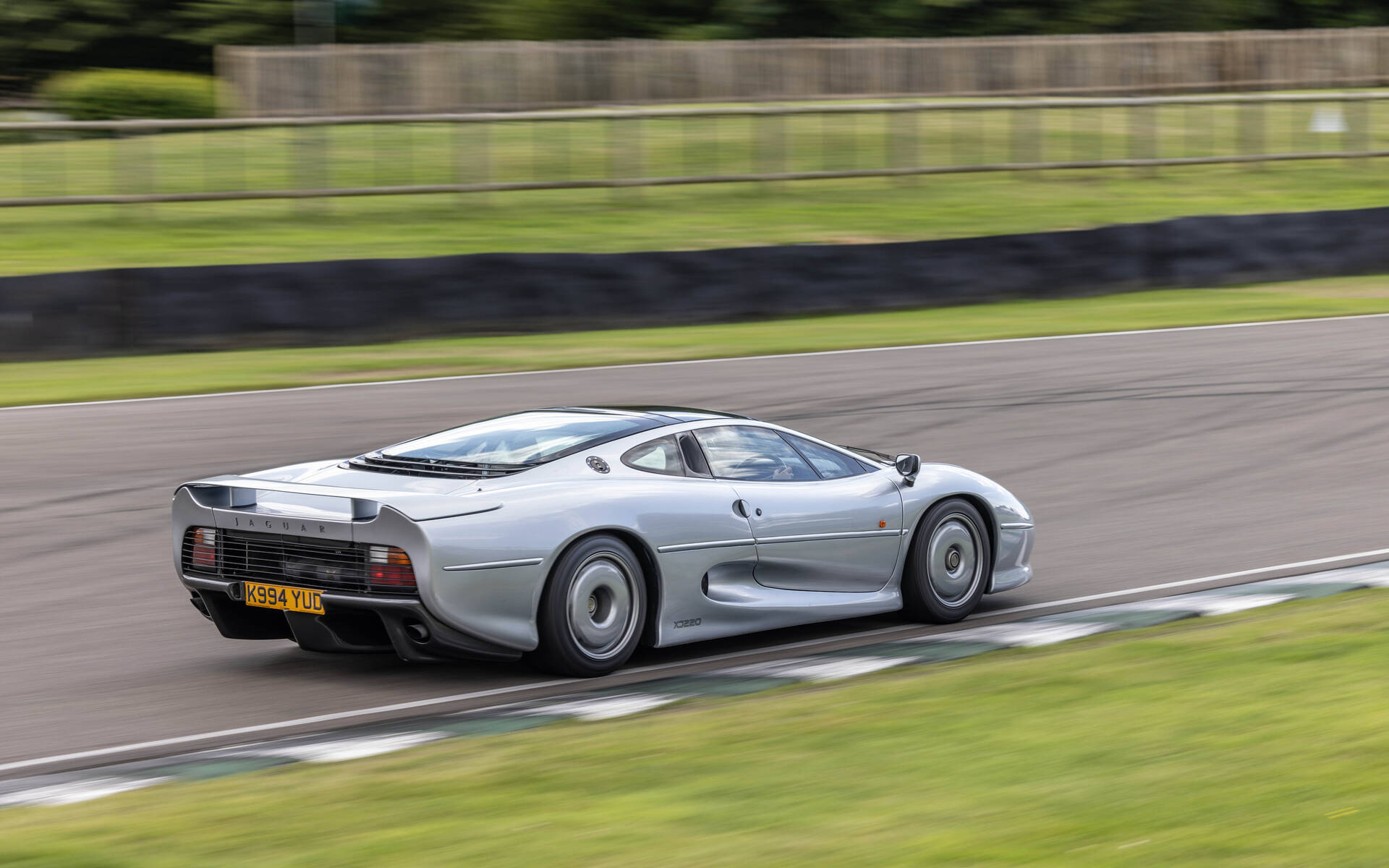 <p>Jaguar classiques sur le circuit de Goodwood</p>