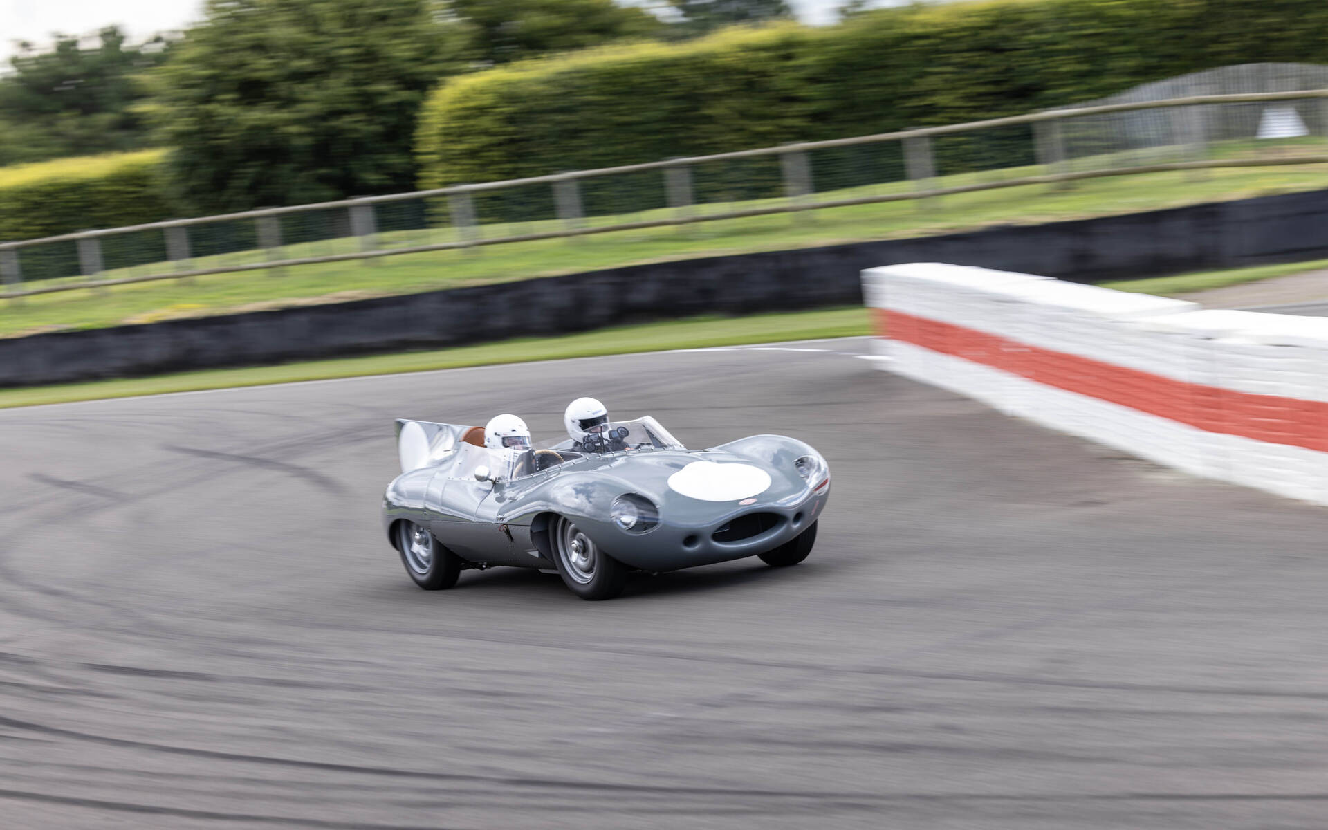 <p>Jaguar classiques sur le circuit de Goodwood</p>