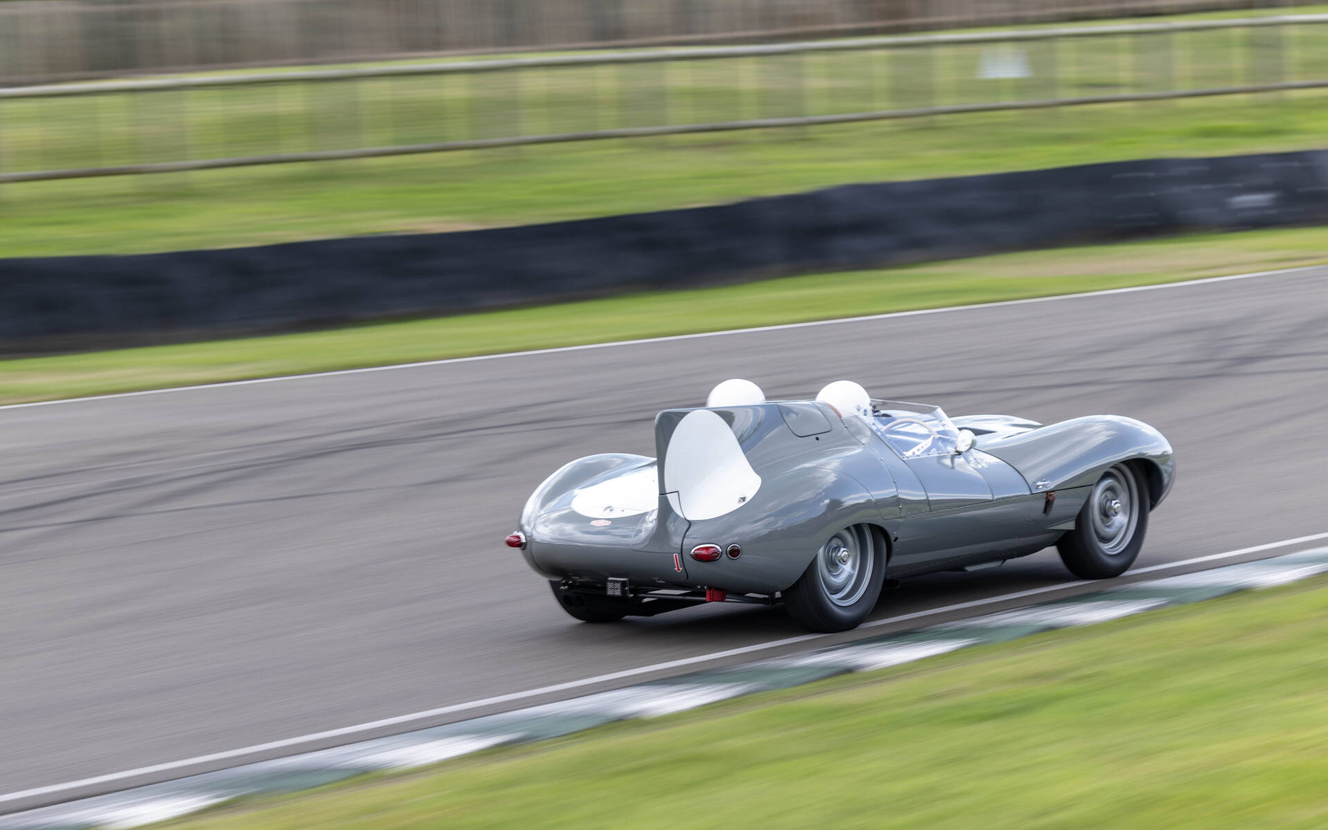 <p>Jaguar classiques sur le circuit de Goodwood</p>