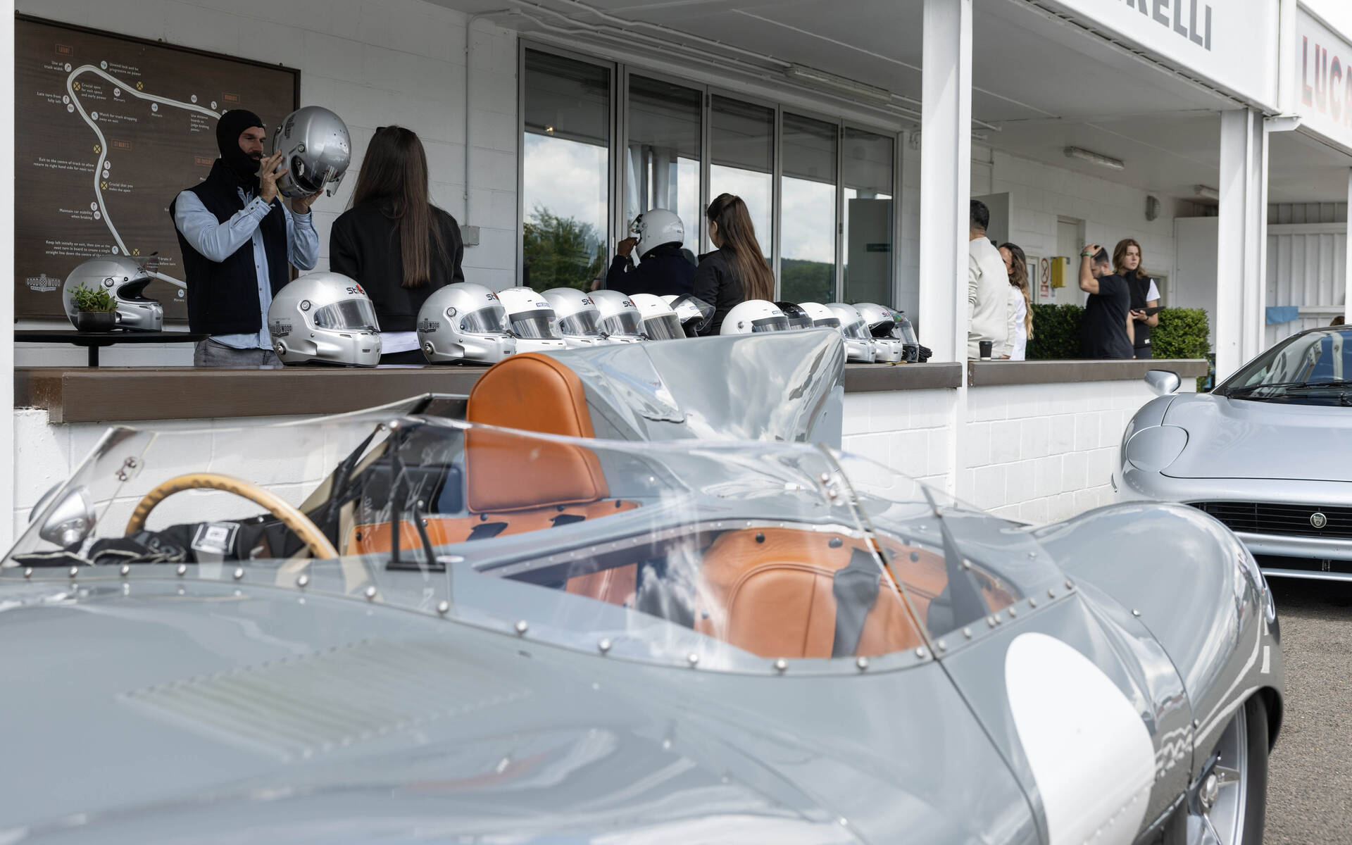 <p>Jaguar classiques sur le circuit de Goodwood</p>