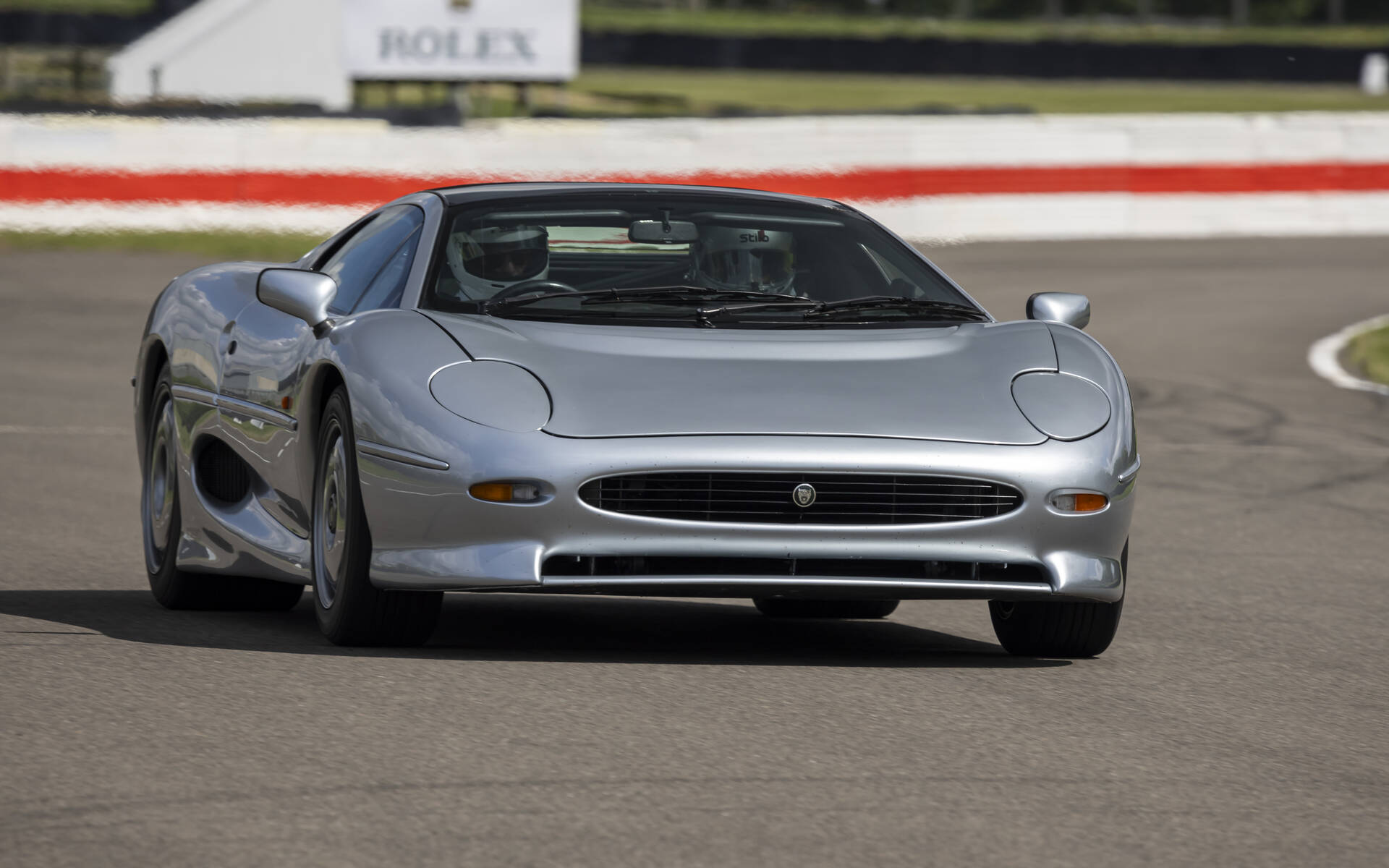 <p>Jaguar classiques sur le circuit de Goodwood</p>