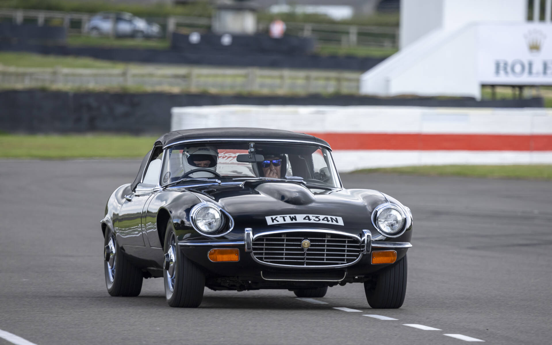 <p>Jaguar classiques sur le circuit de Goodwood</p>