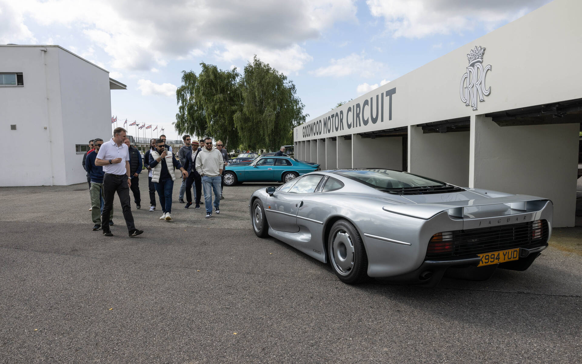 <p>Jaguar classiques sur le circuit de Goodwood</p>