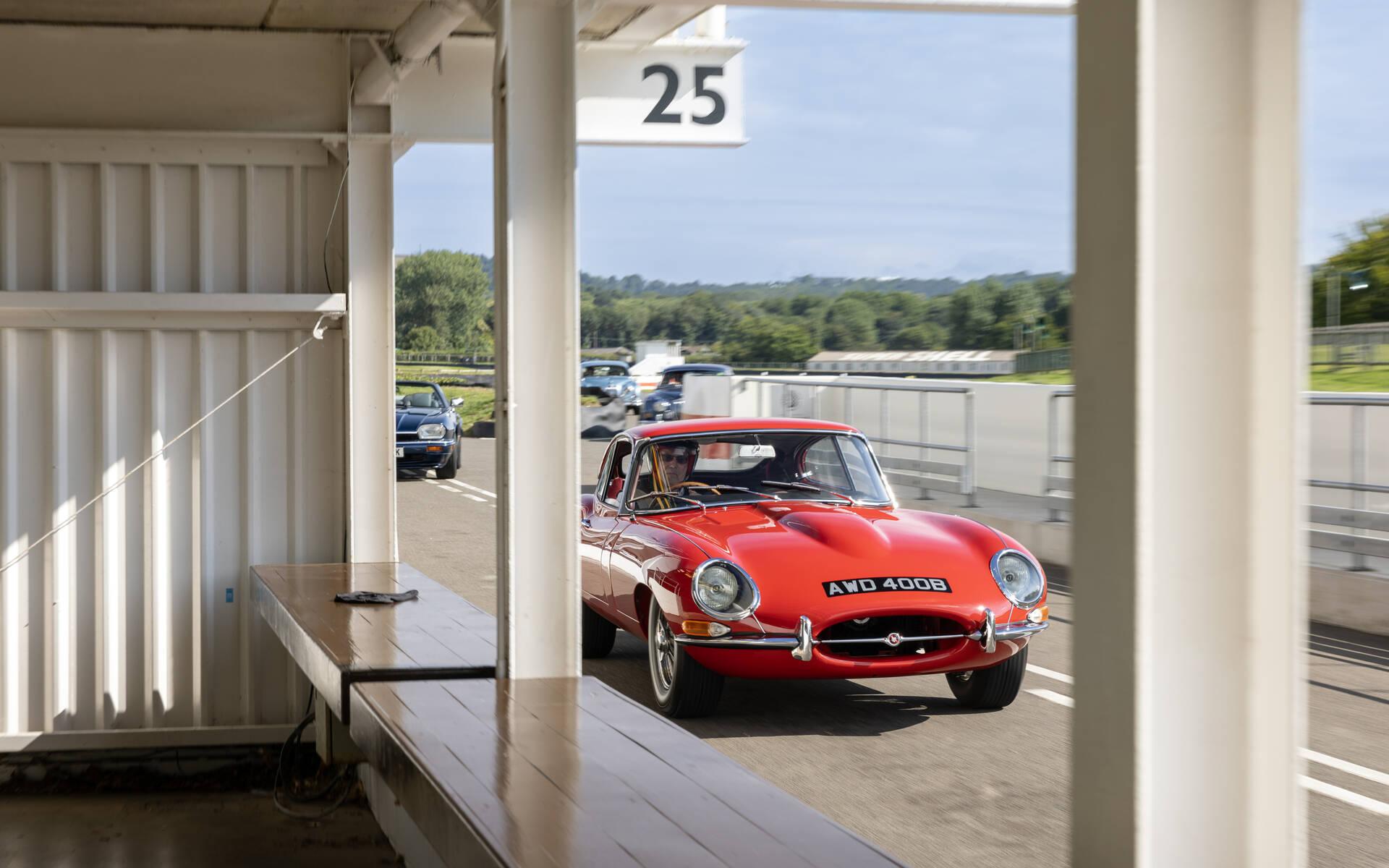 <p>Jaguar classiques sur le circuit de Goodwood</p>