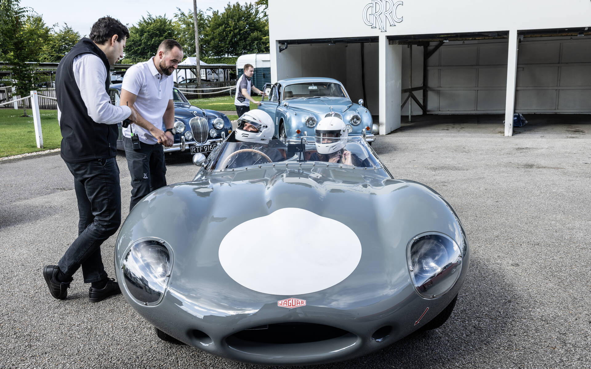 <p>Jaguar classiques sur le circuit de Goodwood</p>