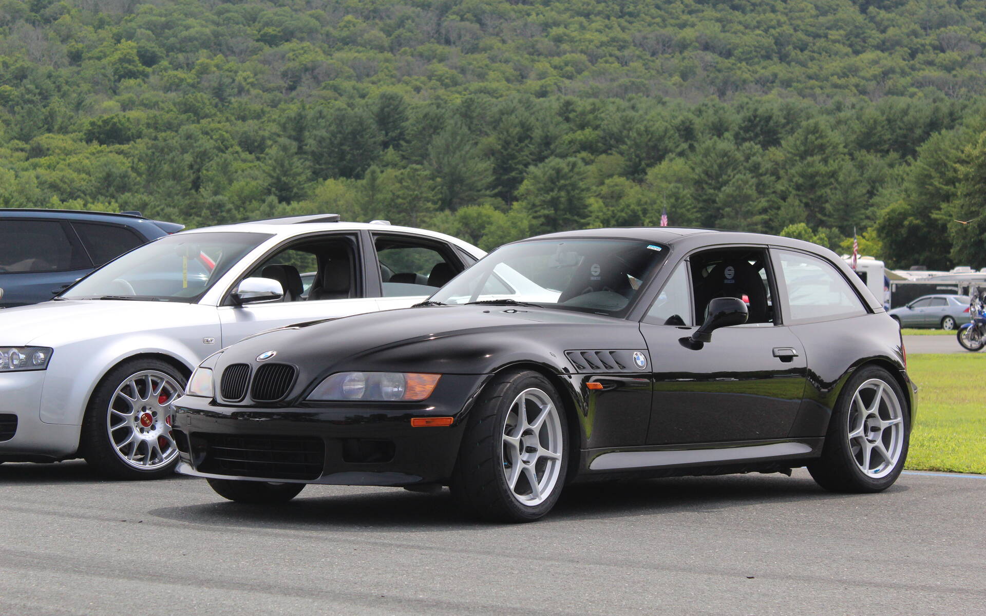 Les véhicules rares et particuliers que nous avons croisés à Lime Rock 627202-les-vehicules-particuliers-que-nous-avons-croises-a-lime-rock