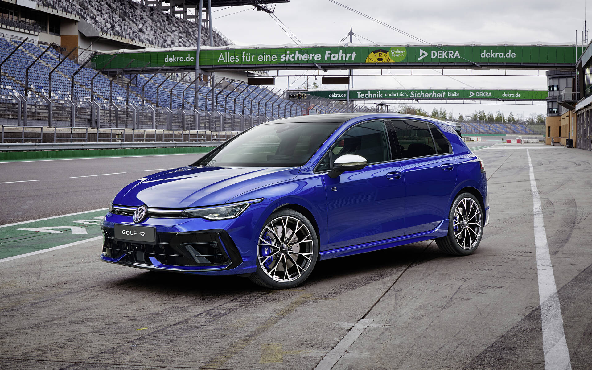 <p>2025 Volkswagen Golf R</p>