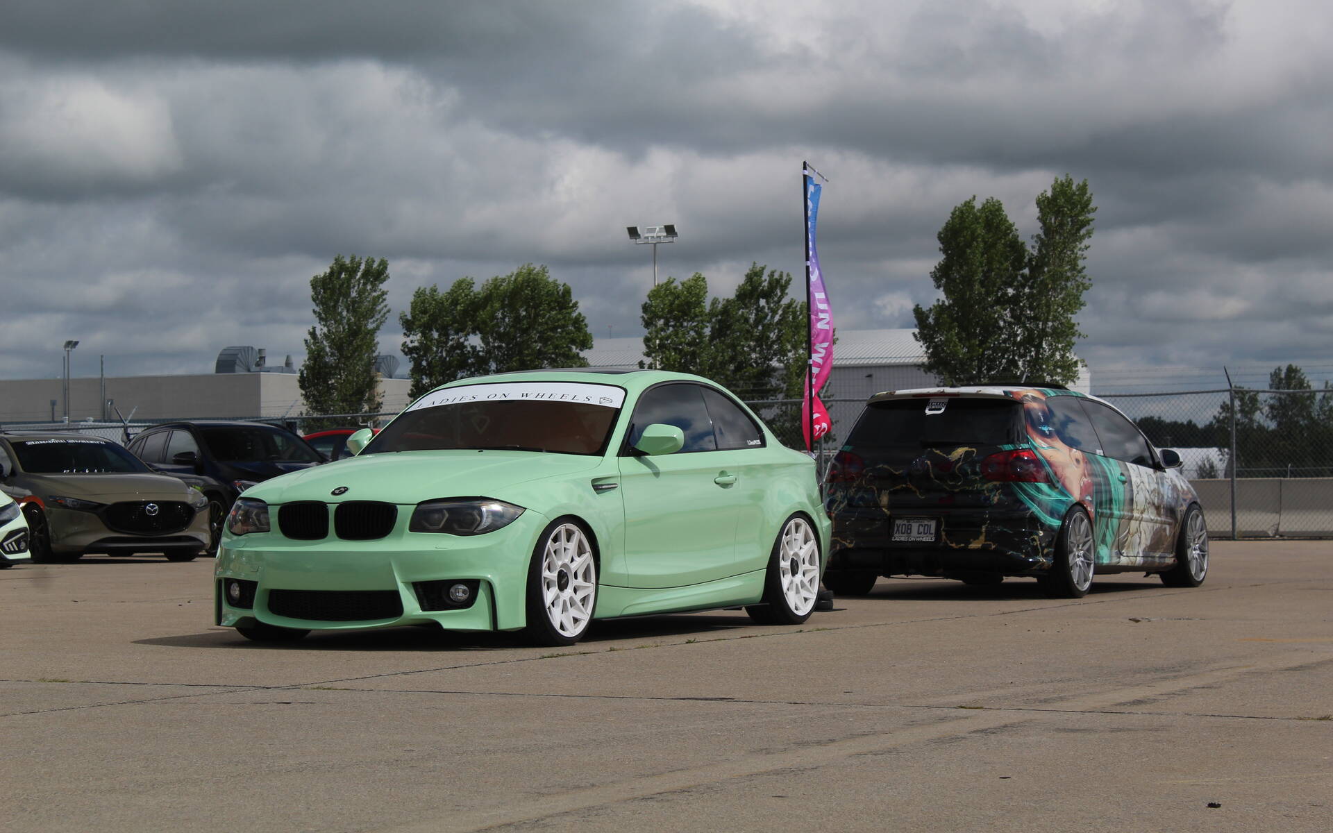 <p>BMW 1 Series and behind it, an MK5 Volkswagen Golf</p>