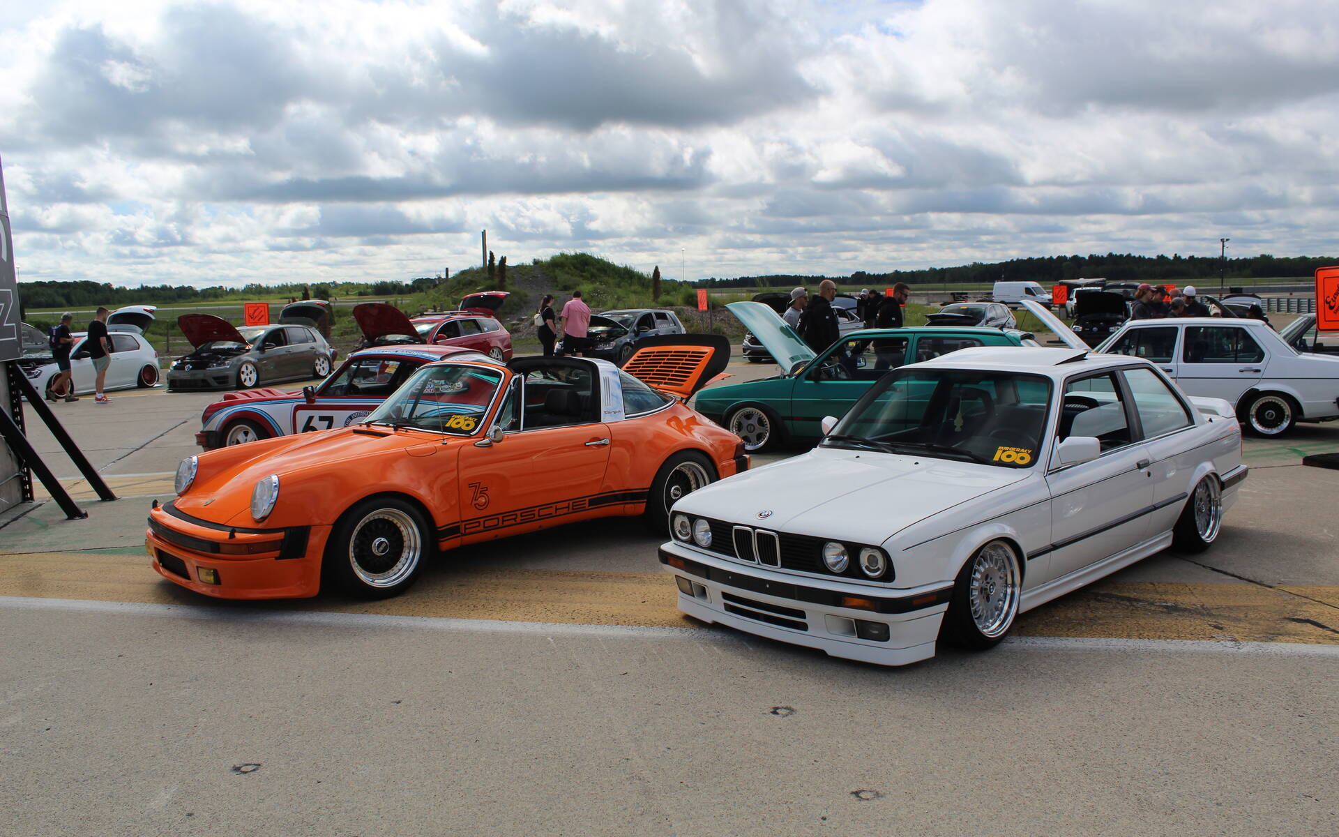 <p>Porsche 911 and BMW M3</p>