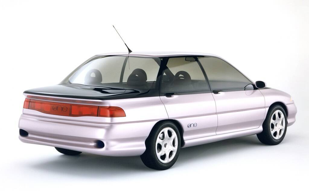 <p>Mercury Concept One 1989 (précurseur de la Mercury Tracer de 1991)</p>