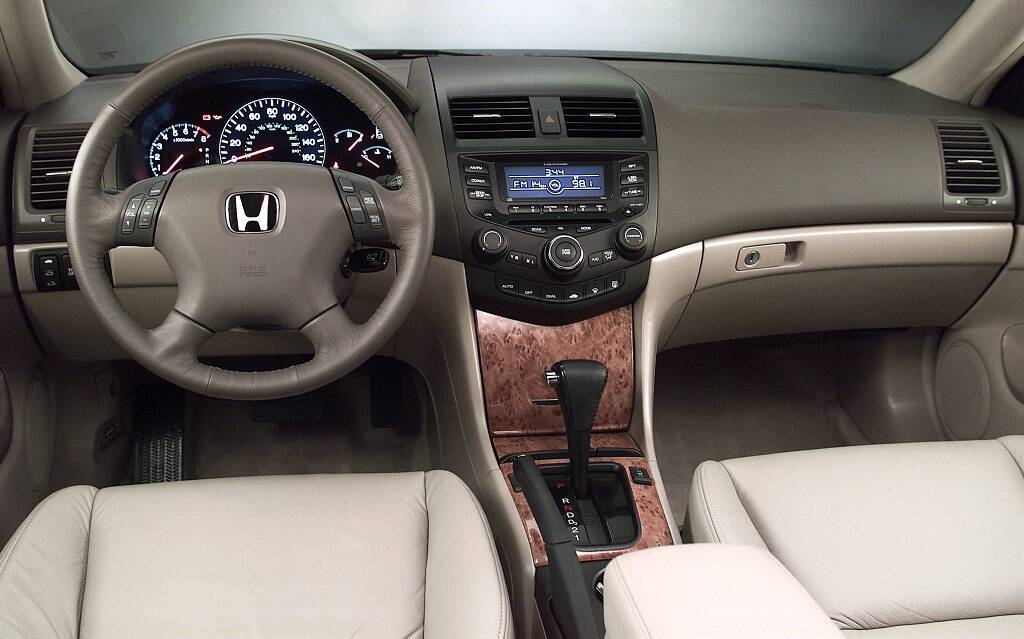 <p>Honda Accord 2003 (septième génération)</p>