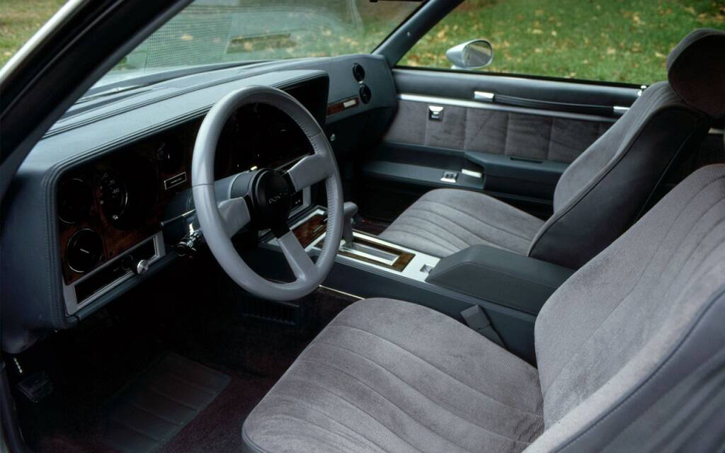 <p>Pontiac Grand Prix 2+2&nbsp;1986</p>