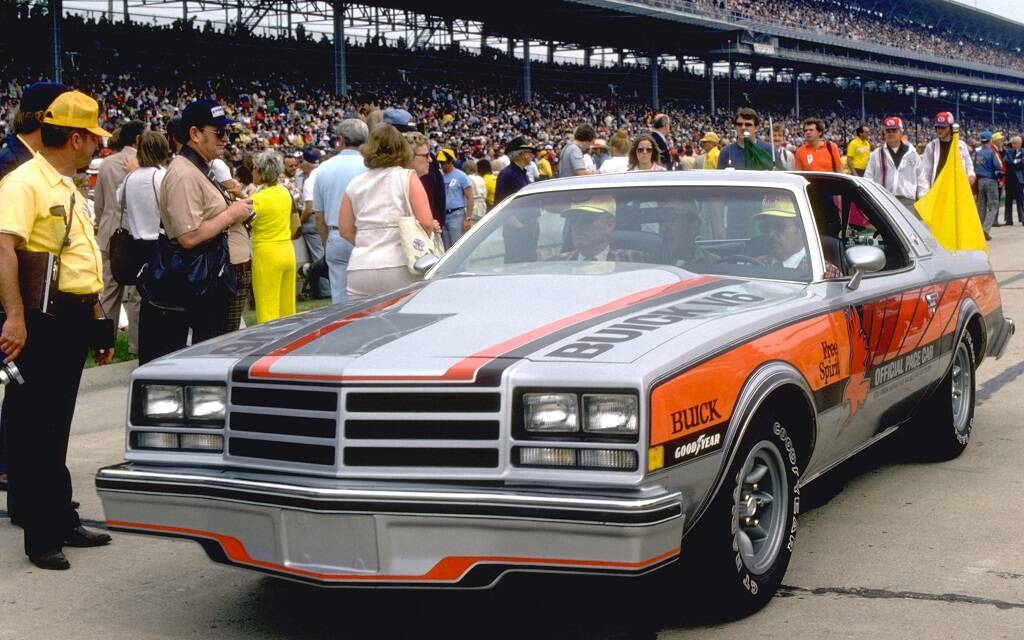 <p>Buick Century Pace Car aux 500 milles d'Indianapolis 1977</p>