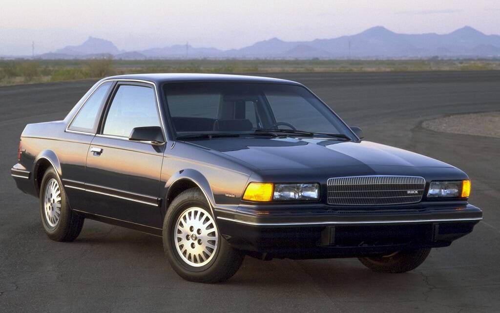 <p>Buick Century 1989 (restylage avant et arrière)</p>