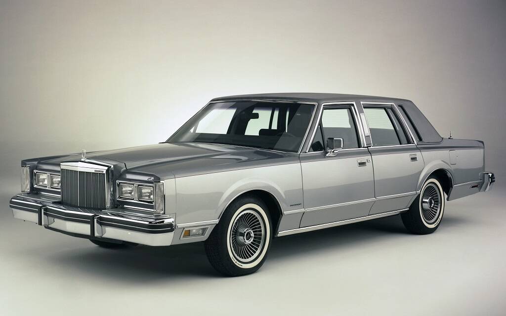 <p>Lincoln Town Car Cartier 1983</p>