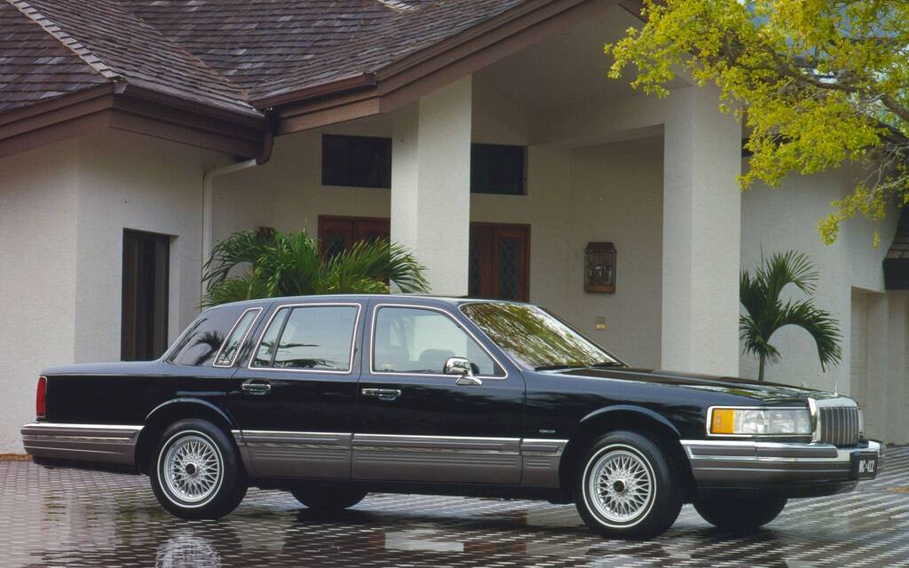 <p>Lincoln Town Car 1990 (seconde génération)</p>