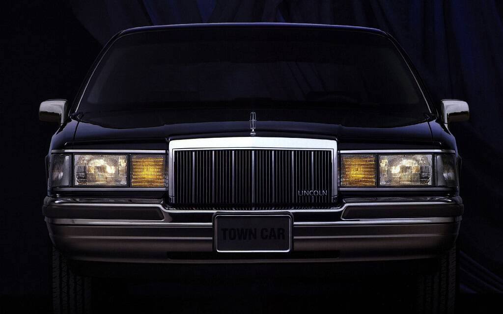 <p>Lincoln Town Car 1993</p>