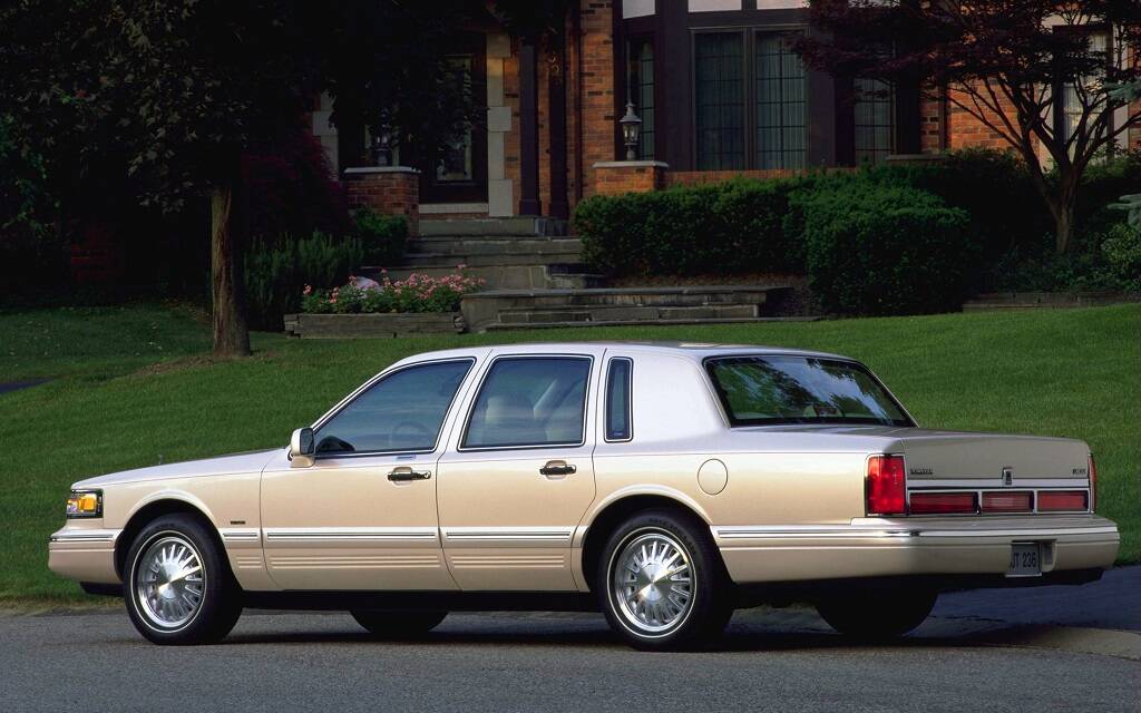 <p>Lincoln Town Car 1995</p>