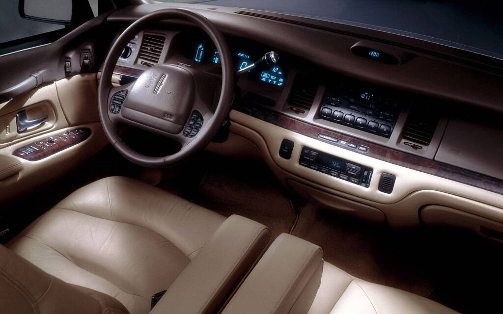 <p>Lincoln Town Car 1995</p>