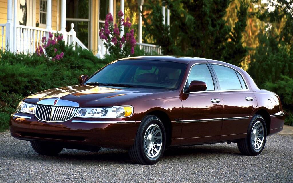 <p>Lincoln Town Car 1998 (troisième génération)</p>