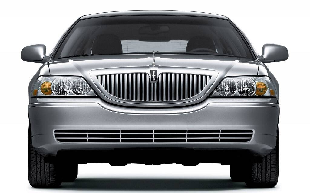 <p>Lincoln Town Car Designer Series 2007</p>