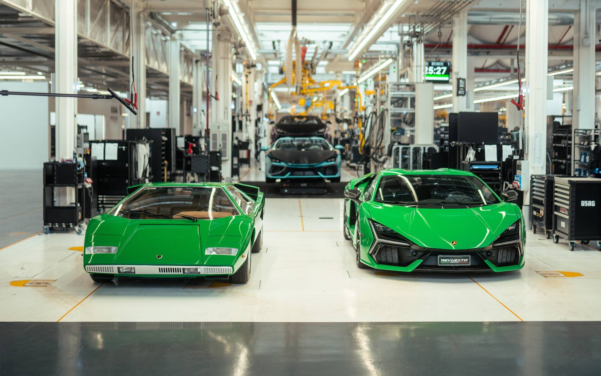 50 ans de la Lamborghini Countach : la première revient à l’usine pour fêter 632560-50-ans-de-la-lamborghini-countach-la-premiere-revient-a-l-usine-pour-feter