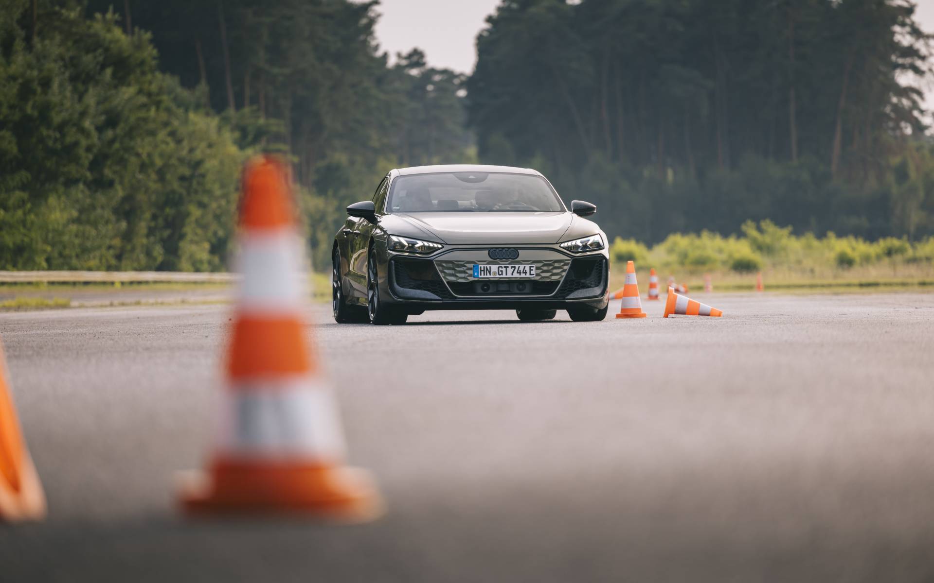 Audi RS e-tron GT Performance 2025 : plus de puissance, d'autonomie et une suspension active 633289-audi-rs-e-tron-gt-performance-2025-plus-de-puissance-d-autonomie-et-une-suspension-active