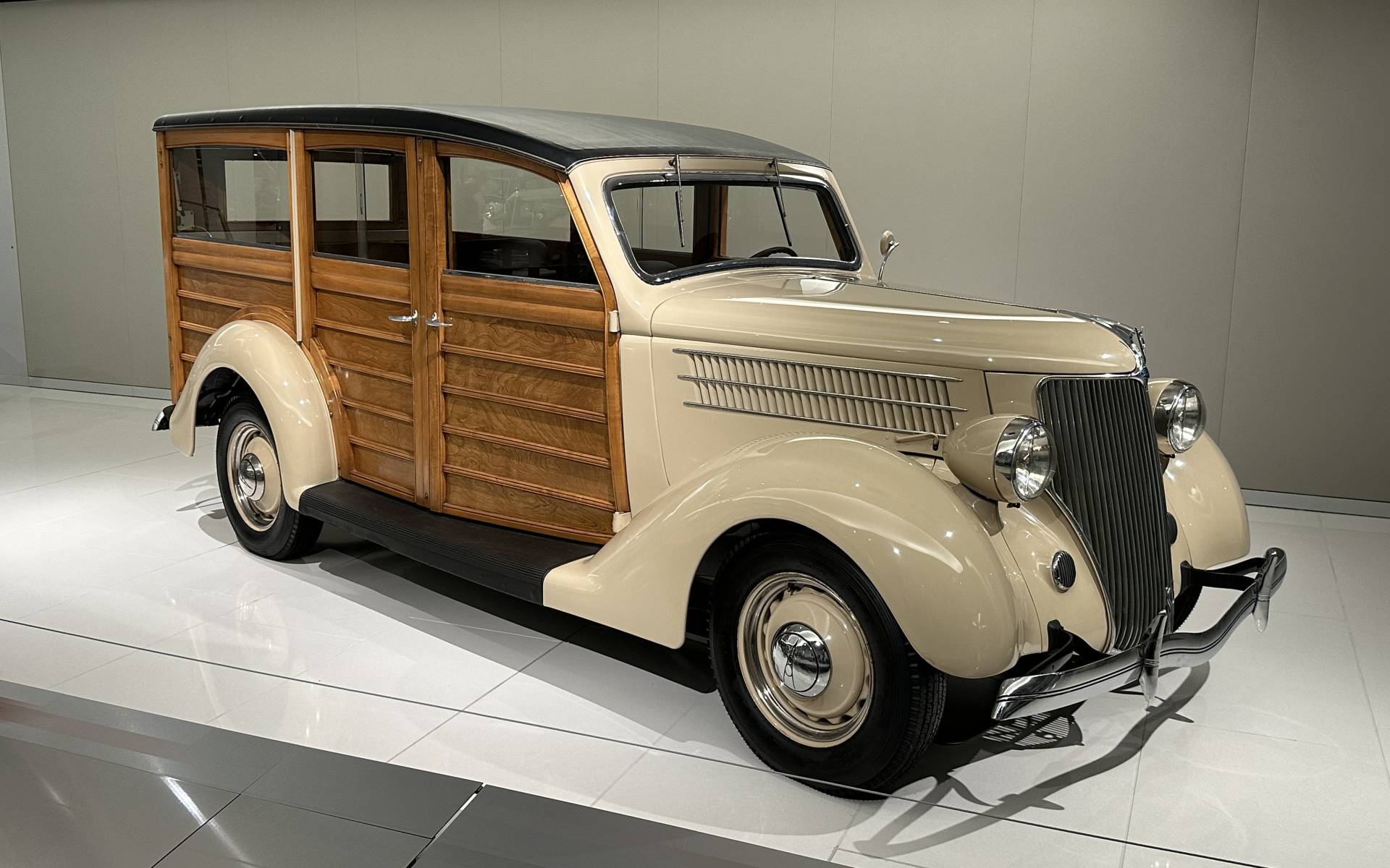 <p>Ford "Woodie Wagon" V8 1936</p>